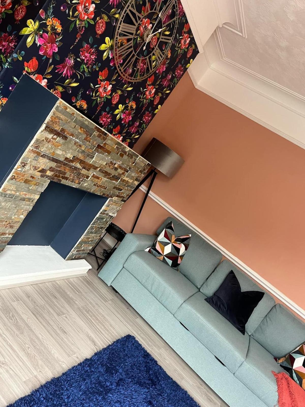 Stunning 3 Bedroom Spacious 4 Minutes To Beach * Blackpool