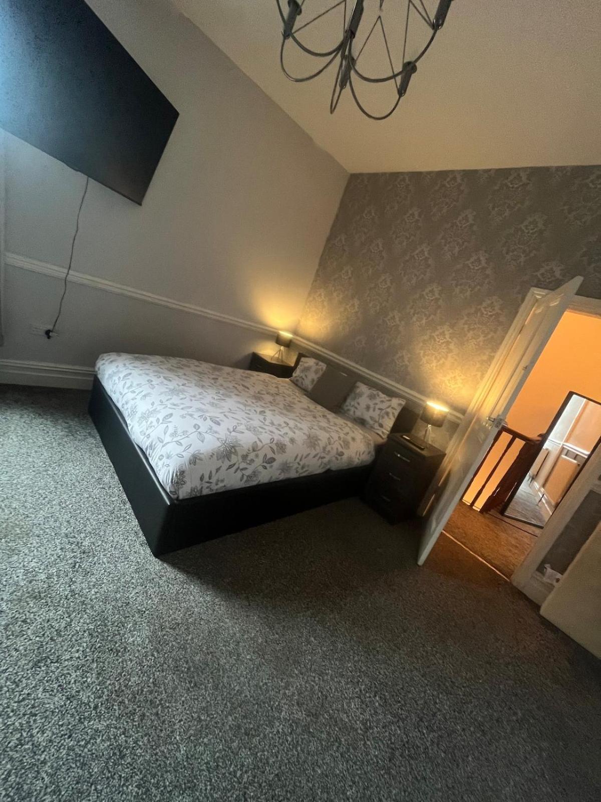 Stunning 3 Bedroom Spacious 4 Minutes To Beach Blackpool
