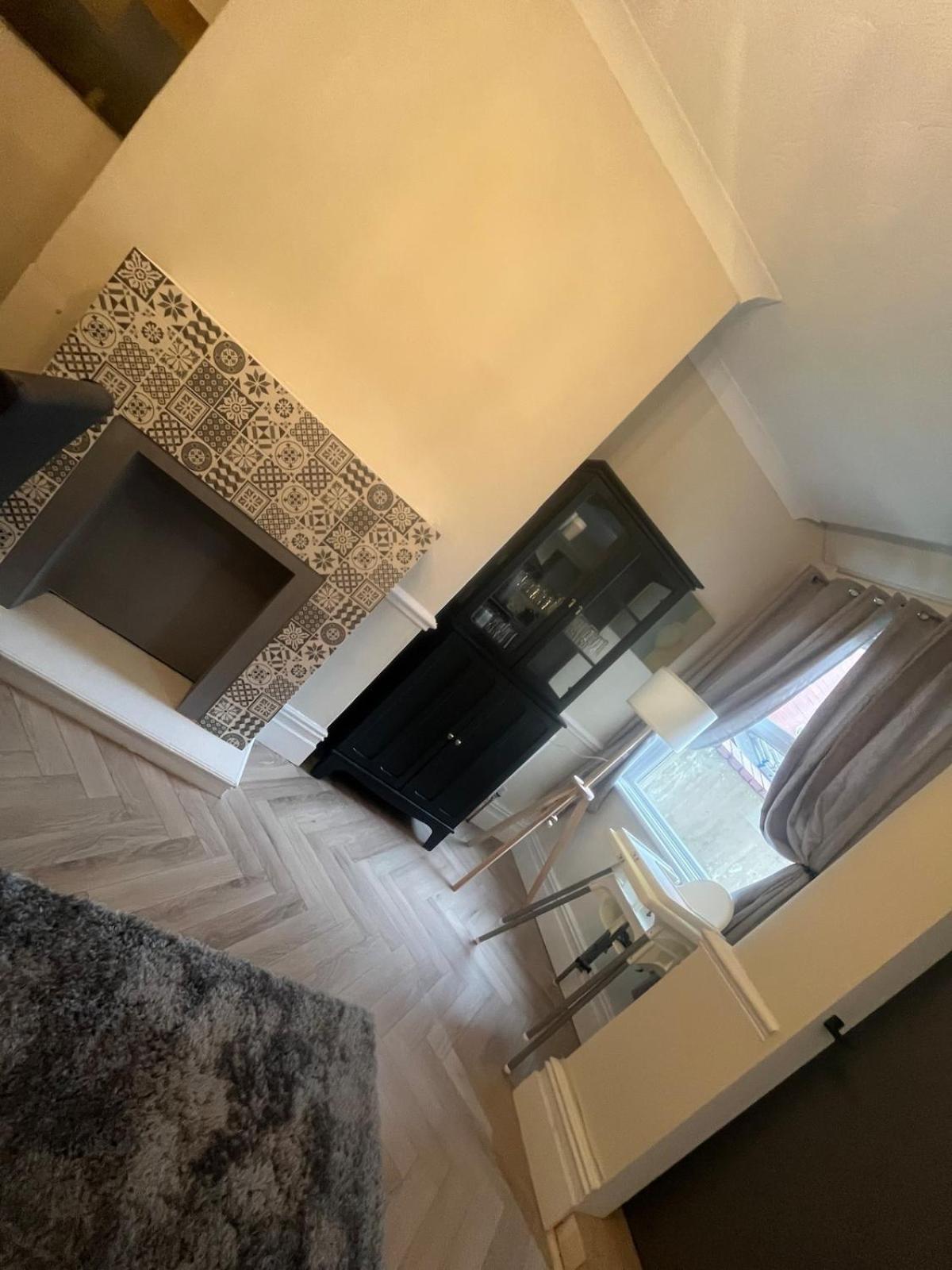 Stunning 3 Bedroom Spacious 4 Minutes To Beach